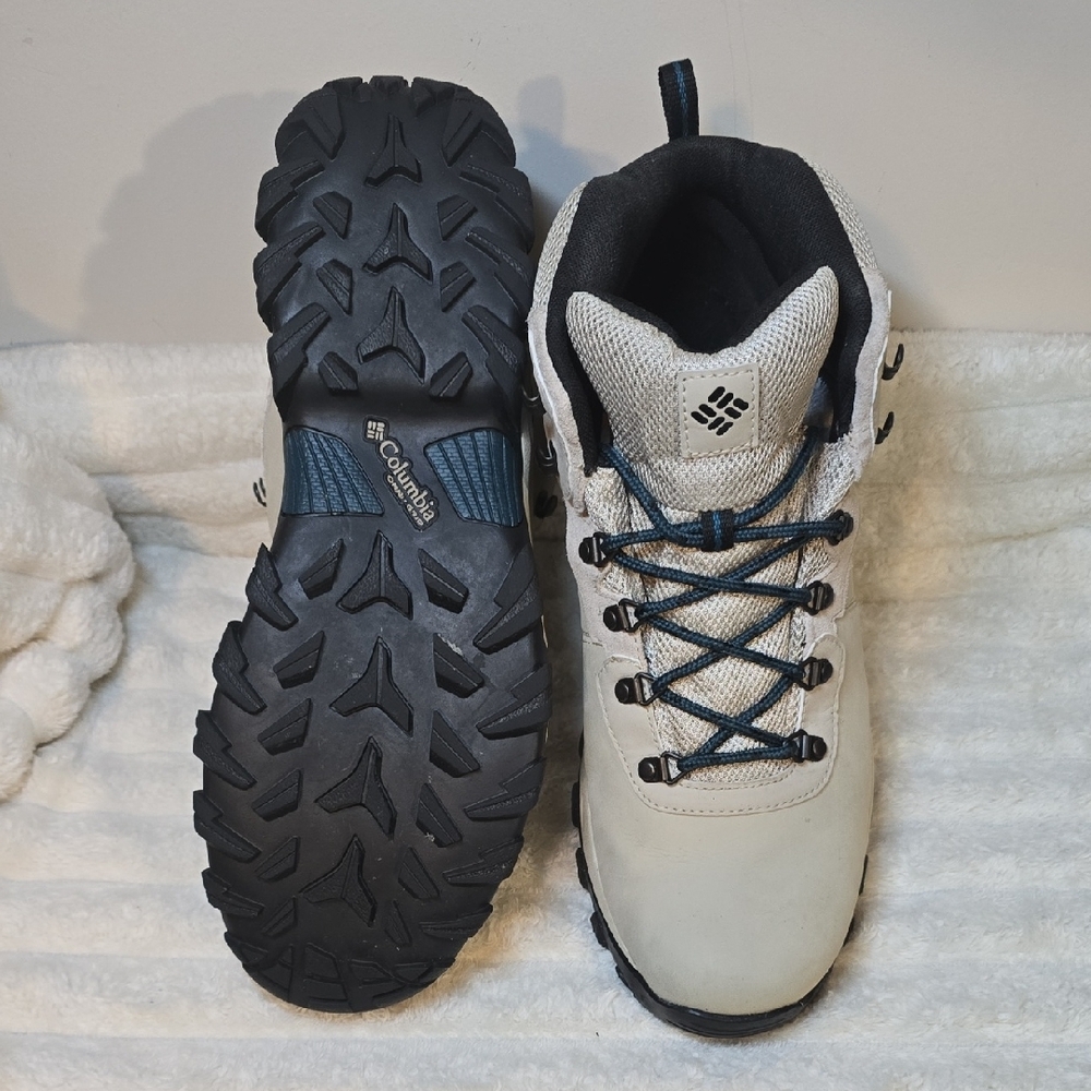Columbia Light Gray and Black Hiking Boots - Picture 2 of 6